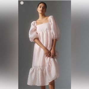 Textured pink puff sleve dress
